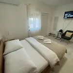 Apartmán Modern Tome With Terrace, Free Parking & Wi-fi, *