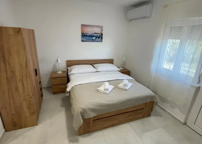 Modern Tome With Terrace, Free Parking & Wi-fi, Задар