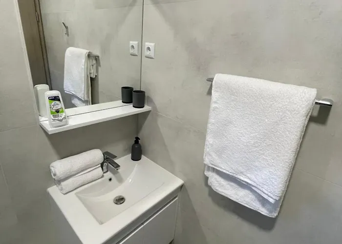 Апартаменты Modern Tome With Terrace, Free Parking & Wi-fi, Задар