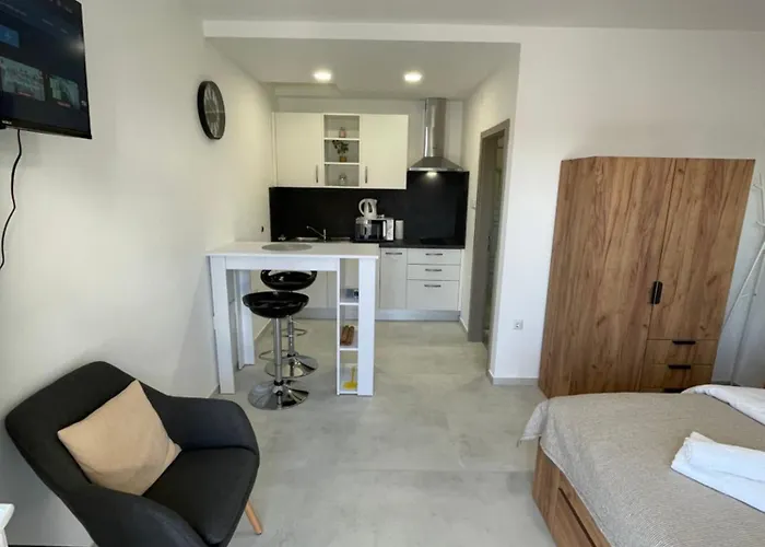 Modern Tome With Terrace, Free Parking & Wi-fi, Задар