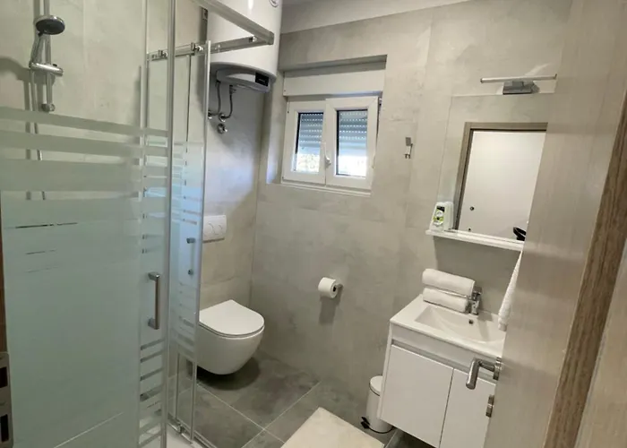 Modern Tome With Terrace, Free Parking & Wi-fi,