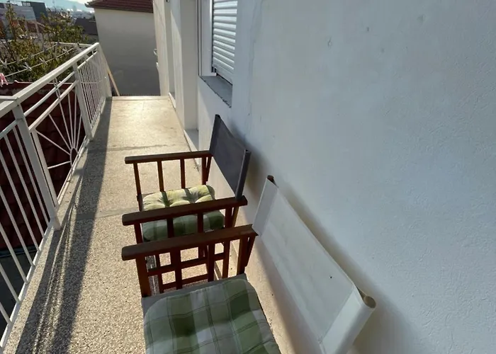 Апартаменты Modern Tome With Terrace, Free Parking & Wi-fi,