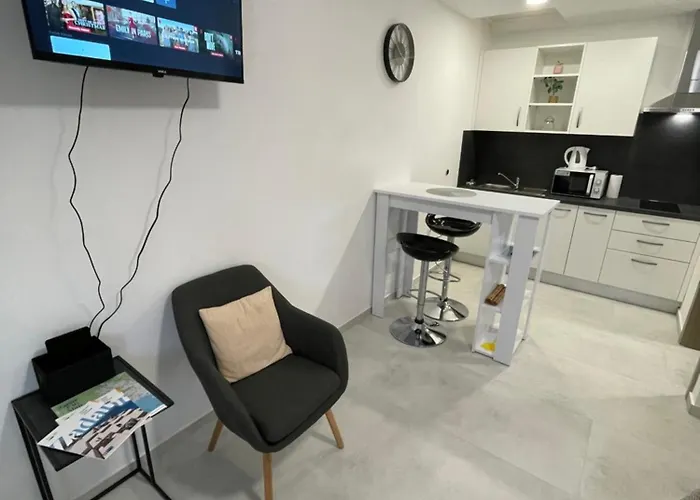 Апартаменты Modern Tome With Terrace, Free Parking & Wi-fi, *