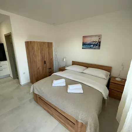 Daire Modern Tome With Terrace, Free Parking & Wi-fi, *