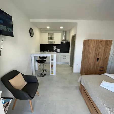 Modern Tome With Terrace, Free Parking & Wi-fi, Zadar