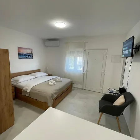 Daire Modern Tome With Terrace, Free Parking & Wi-fi,
